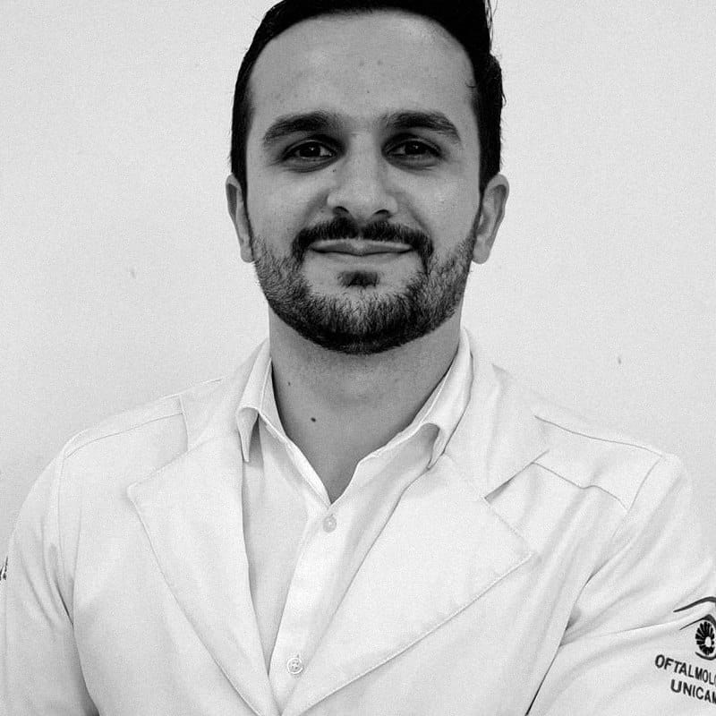 Detalhe — jaleco com bordado UNICAMP Oftalmologia
